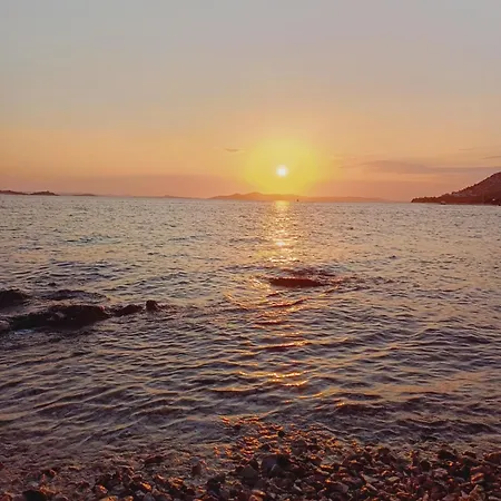 Mobile مكان تخييم *